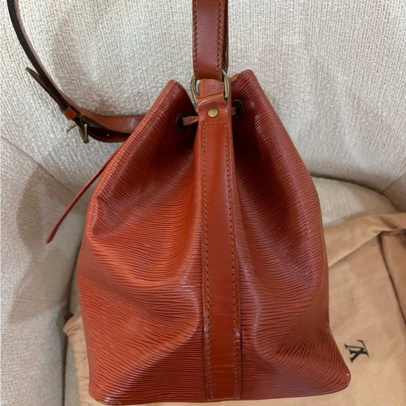 Authentic Louis Vuitton Epi petit Noe brown kenya bucket drawstring - Picture 5 of 15